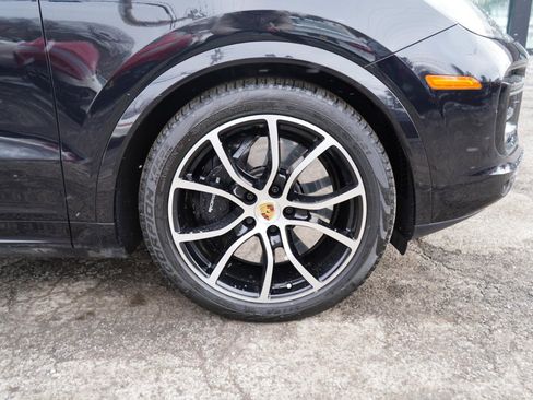 Used 2021 Porsche Cayenne Turbo image 19