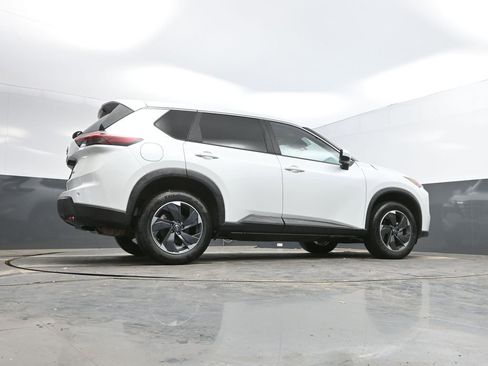 Used 2025 Nissan Rogue SV image 38