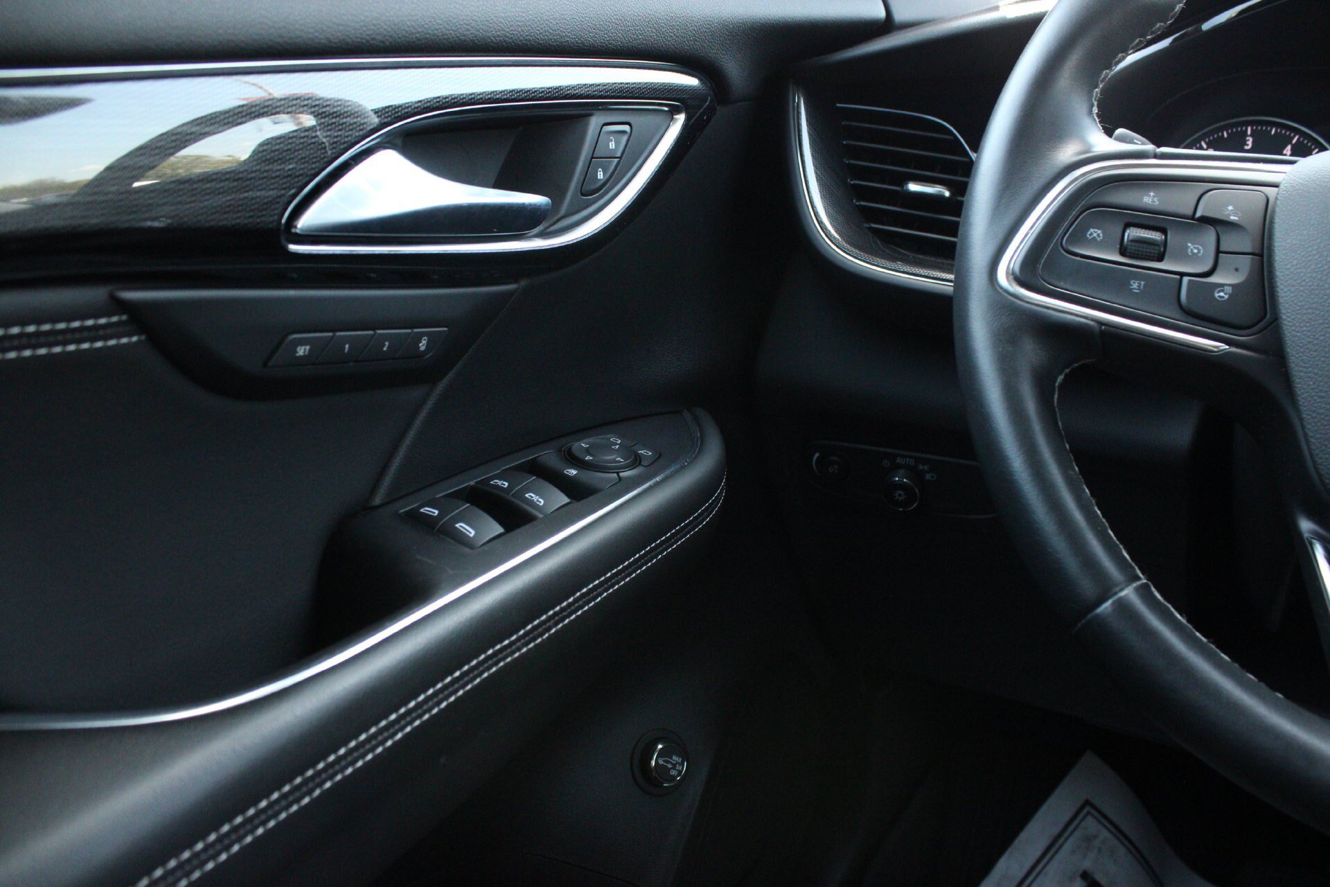 Used 2023 Buick Envision Essence FWD image 23