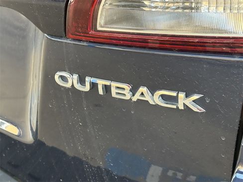 Used 2018 Subaru Outback 2.5i Limited image 10