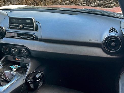 Used 2016 MAZDA MX-5 Miata Sport image 11