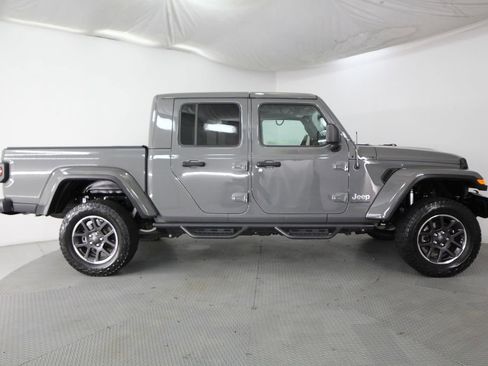 Used 2021 Jeep Gladiator Overland AWD/4WD image 5