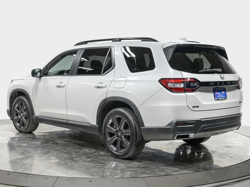 Used 2023 Honda Pilot Sport image 4