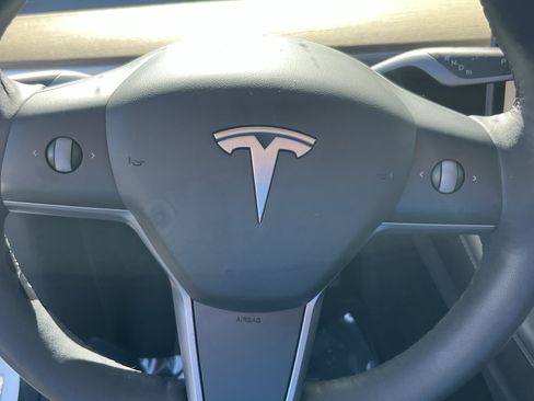 Used 2022 Tesla Model Y Long Range AWD/4WD image 17