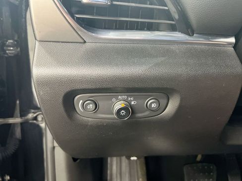 Used 2018 Chevrolet Traverse LT FWD image 18
