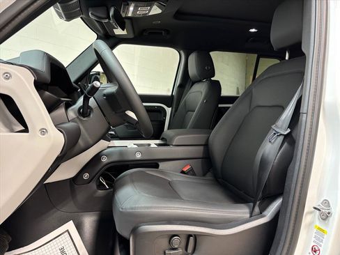 Used 2026 Land Rover Defender 110 X-Dynamic SE image 23