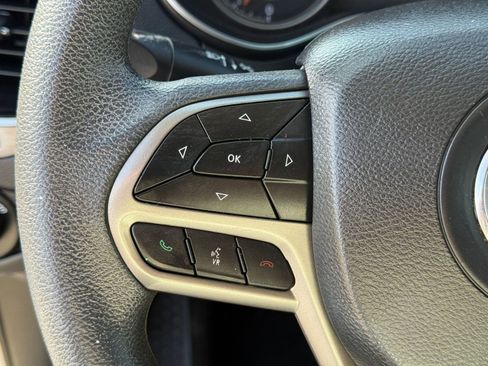 Used 2019 Jeep Cherokee Latitude w/ Popular Appearance Group image 15