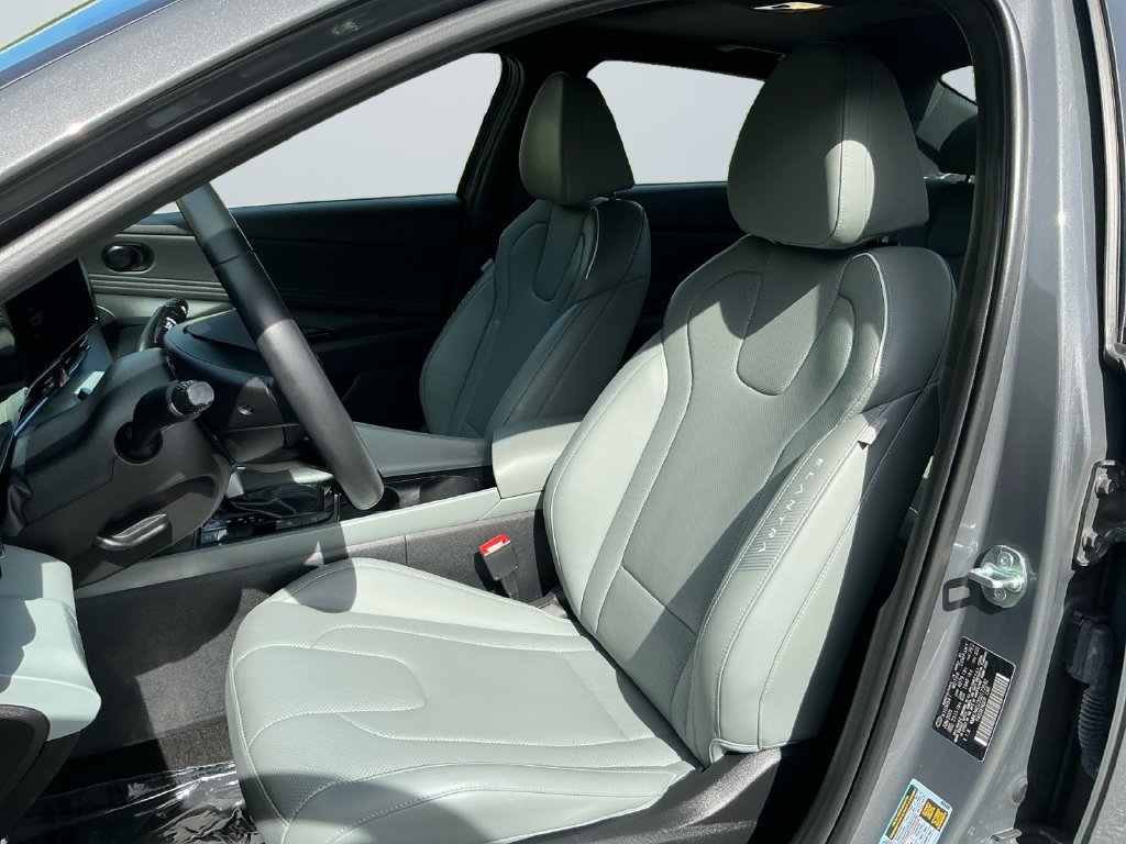 Used 2025 Hyundai Elantra Limited FWD image 10