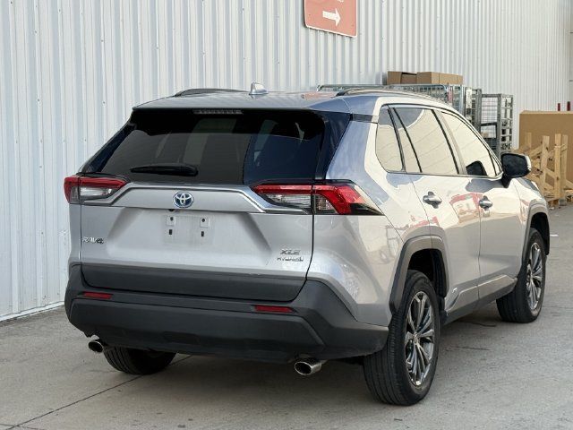 Used 2022 Toyota RAV4 XLE Premium AWD/4WD image 4