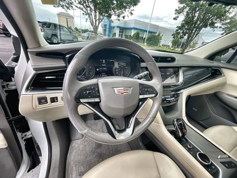 Used 2021 Cadillac XT6 Premium Luxury FWD image 10