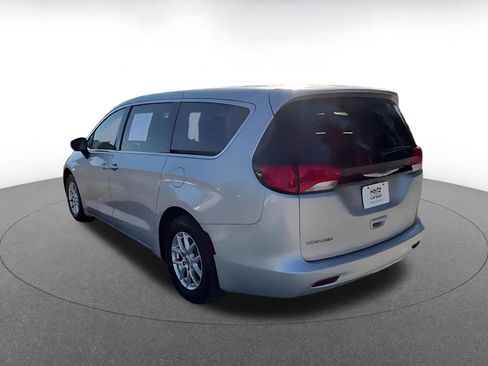 Used 2023 Chrysler Voyager LX image 11
