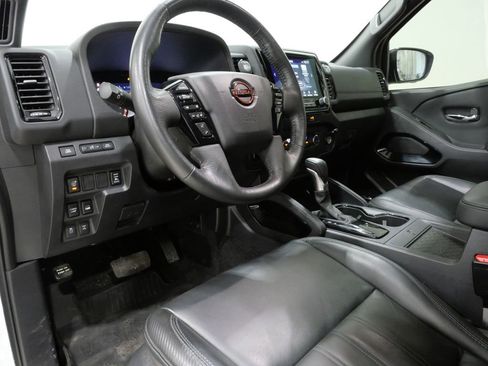 Used 2022 Nissan Frontier PRO-4X w/ Pro-4X Premium Package image 11