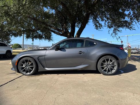 Used 2022 Toyota GR86 RWD image 8