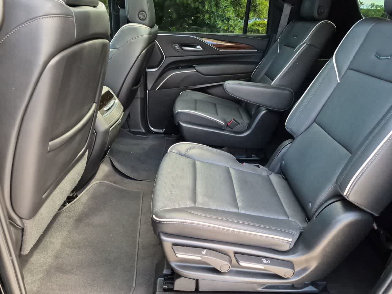 Used 2024 Cadillac Escalade ESV Premium Luxury AWD/4WD image 18