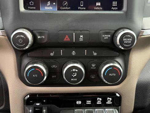 Used 2022 RAM 2500 Laramie AWD/4WD image 25