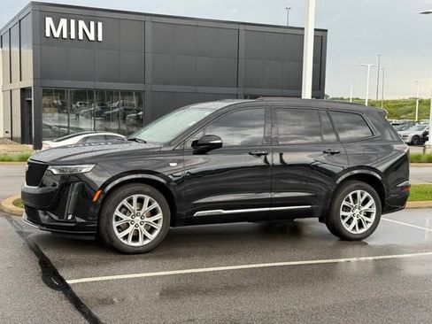 Used 2020 Cadillac XT6 Sport w/ Platinum Package AWD/4WD image 2
