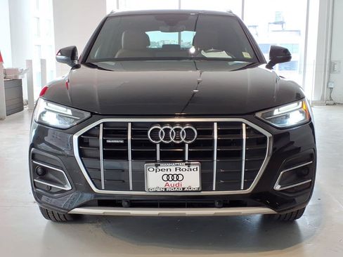 Used 2023 Audi Q5 2.0T Premium w/ Convenience Package AWD/4WD image 2