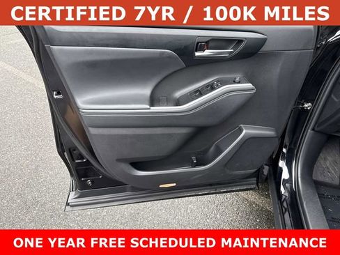 Used 2022 Toyota Highlander XLE AWD/4WD image 13
