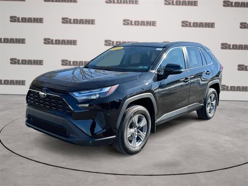 Used 2022 Toyota RAV4 XLE image 1