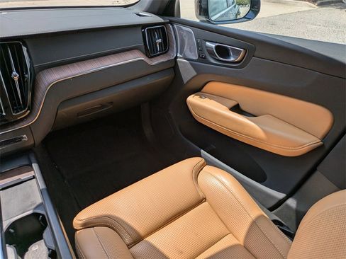 Certified 2022 Volvo XC60 B6 Inscription w/ Advanced Package image 17