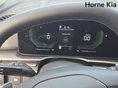 New 2026 Kia Sportage EX image 18