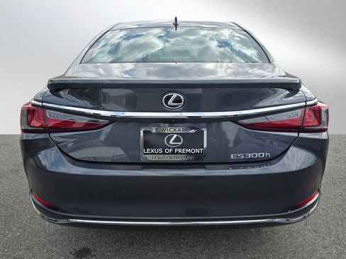 Certified 2025 Lexus ES 300h w/ Premium Package image 4