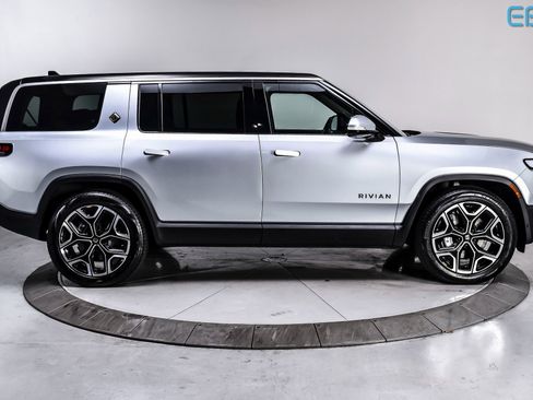 Used 2024 Rivian R1S Adventure image 7