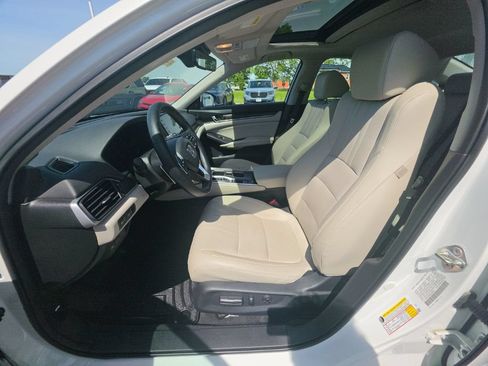Used 2019 Honda Accord Touring image 13