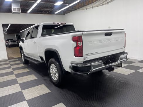 Used 2024 Chevrolet Silverado 2500 LT image 2