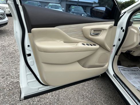 Used 2015 Nissan Murano SV w/ Premium Package FWD image 11