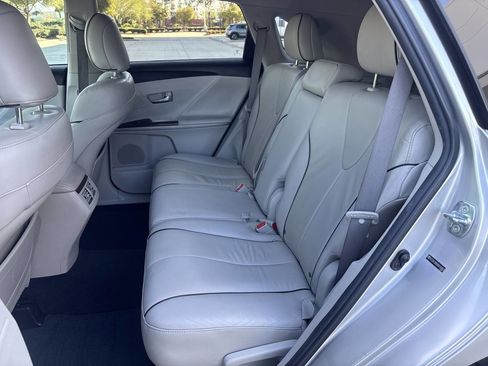 Used 2011 Toyota Venza w/ Leather Pkg image 12