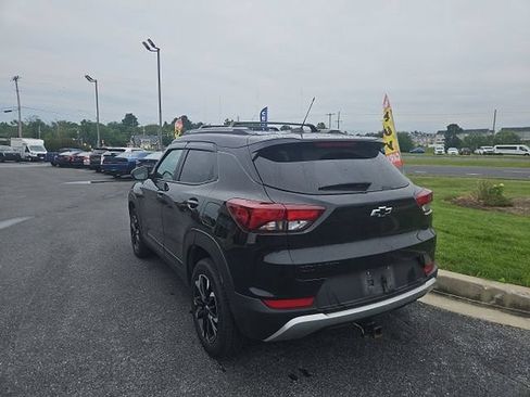 Used 2022 Chevrolet TrailBlazer LT w/ LPO, Blackout Package AWD/4WD image 2