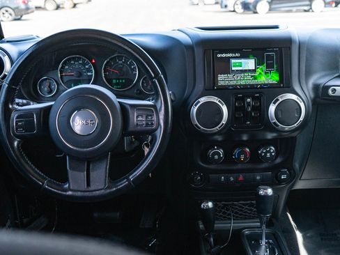 Used 2018 Jeep Wrangler Unlimited Sahara AWD/4WD image 13