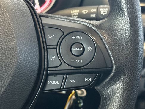 Used 2025 Toyota RAV4 LE image 39