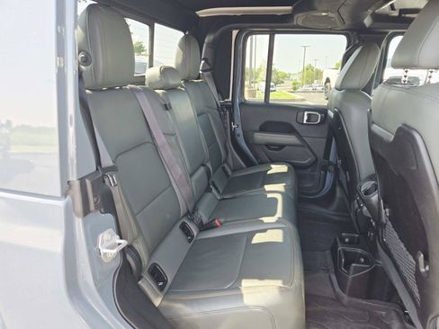 Used 2024 Jeep Gladiator Mojave AWD/4WD image 16