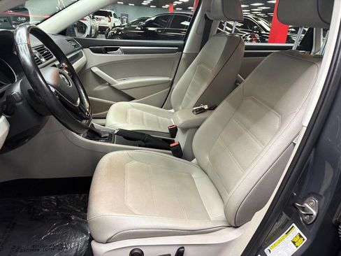 Used 2017 Volkswagen Passat 1.8T R-Line image 37