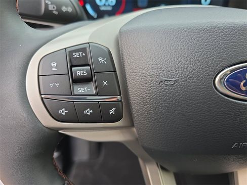 New 2025 Ford Explorer Active w/ Active Comfort Package image 18
