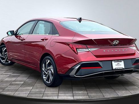 Used 2025 Hyundai Elantra SEL FWD image 11