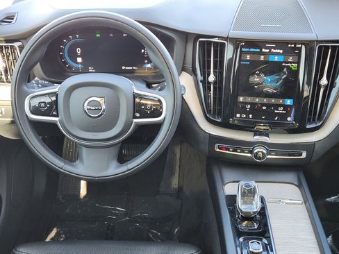 Used 2022 Volvo XC60 B5 Inscription w/ Advanced Package image 34