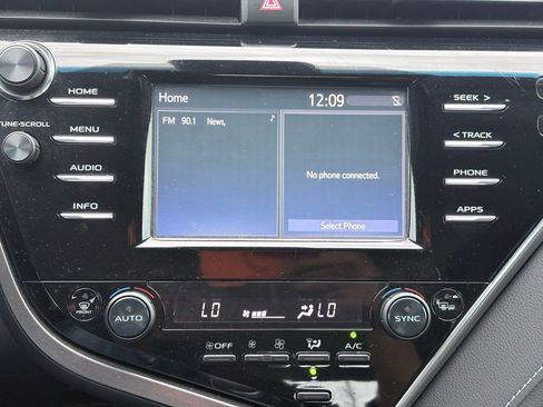 Used 2018 Toyota Camry XSE FWD image 9