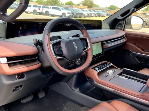 New 2026 Lincoln Navigator L Reserve AWD/4WD image 8