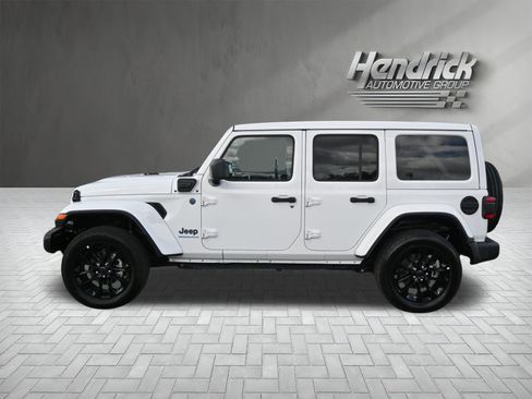 Used 2025 Jeep Wrangler Sahara w/ Safety Group image 10