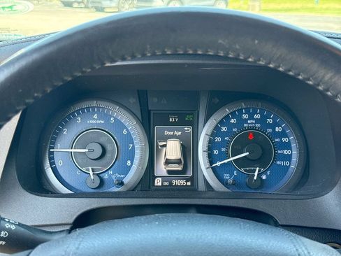 Used 2020 Toyota Sienna Limited Premium w/ Carpet Mat Package FWD image 19