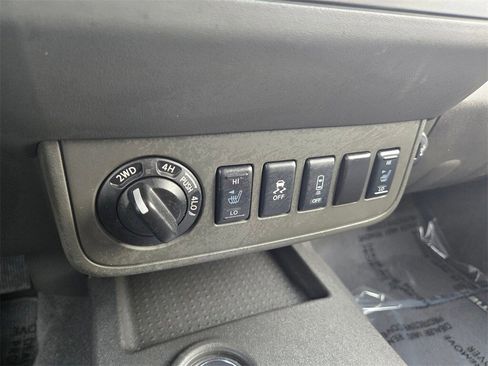 Used 2021 Nissan Frontier SV image 17