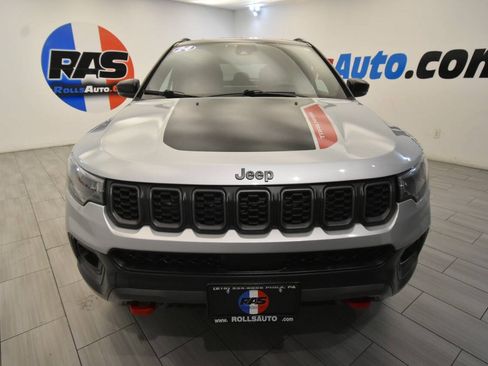 Used 2024 Jeep Compass Trailhawk AWD/4WD image 8