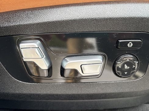 Used 2021 BMW X5 xDrive45e w/ Executive Package image 40