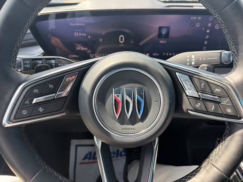 Used 2025 Buick Enclave Preferred image 17