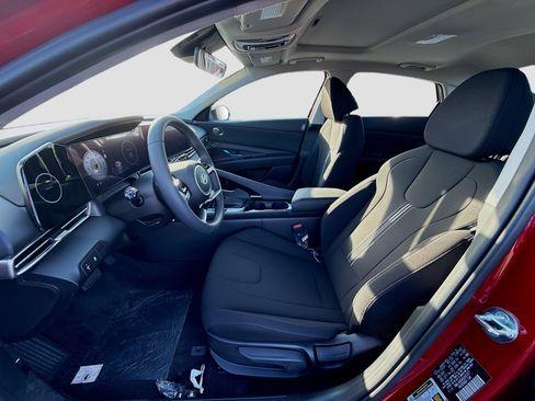 New 2025 Hyundai Elantra SEL image 15