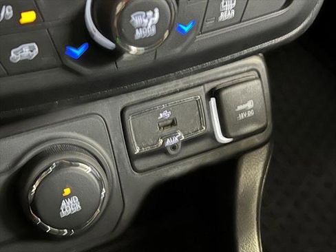 Certified 2022 Jeep Renegade Altitude w/ Sun/Sound Group image 36