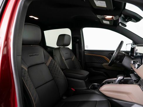 Used 2024 GMC Canyon Denali image 19